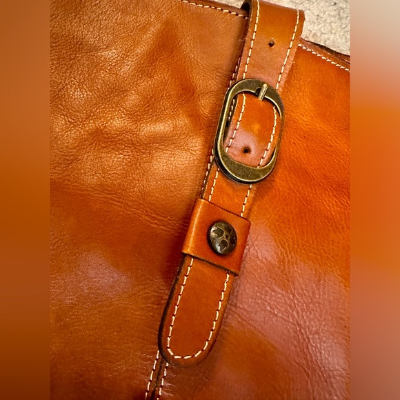 Patricia Nash Urbino Hobo Bag - Picture 3 of 6